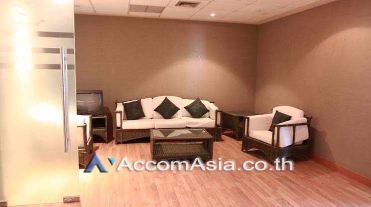 12  Studio Office Space For Rent in Sukhumvit ,Bangkok BTS Ekkamai at Modern Town Building AA17506